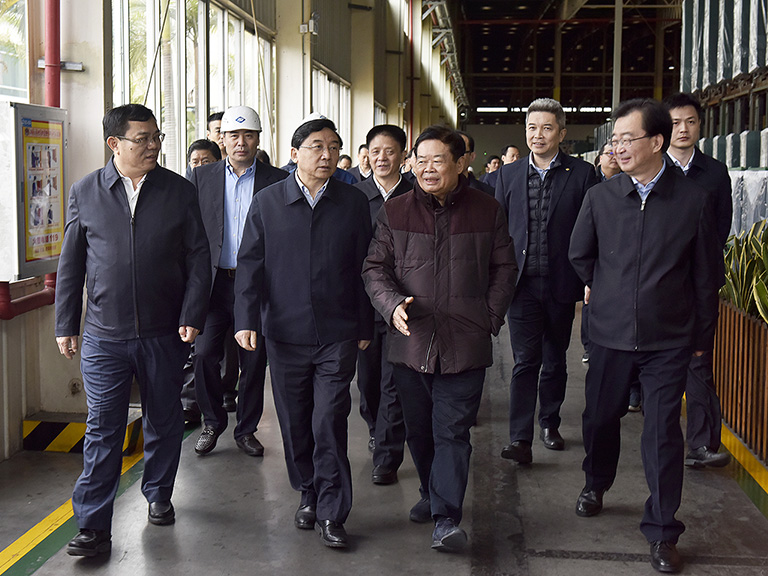 福建省委书记于伟国点赞亿万28：坚守实业、专注主业、稳健经营、不断创新