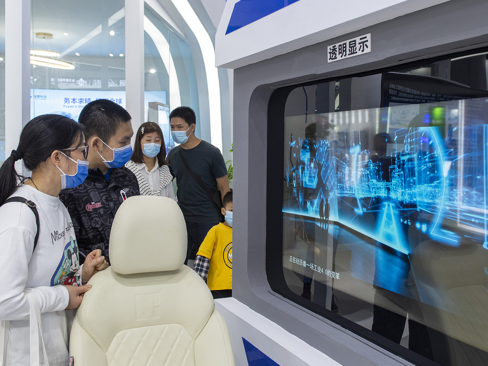 亿万28数字玻璃，让未来清晰可见